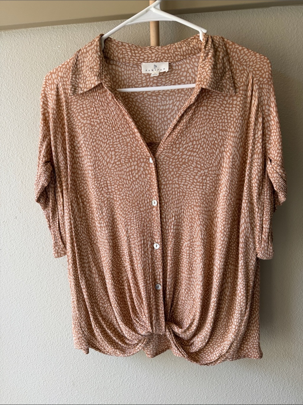 Button-Front Twist Hem Top in Dusty Peach Print